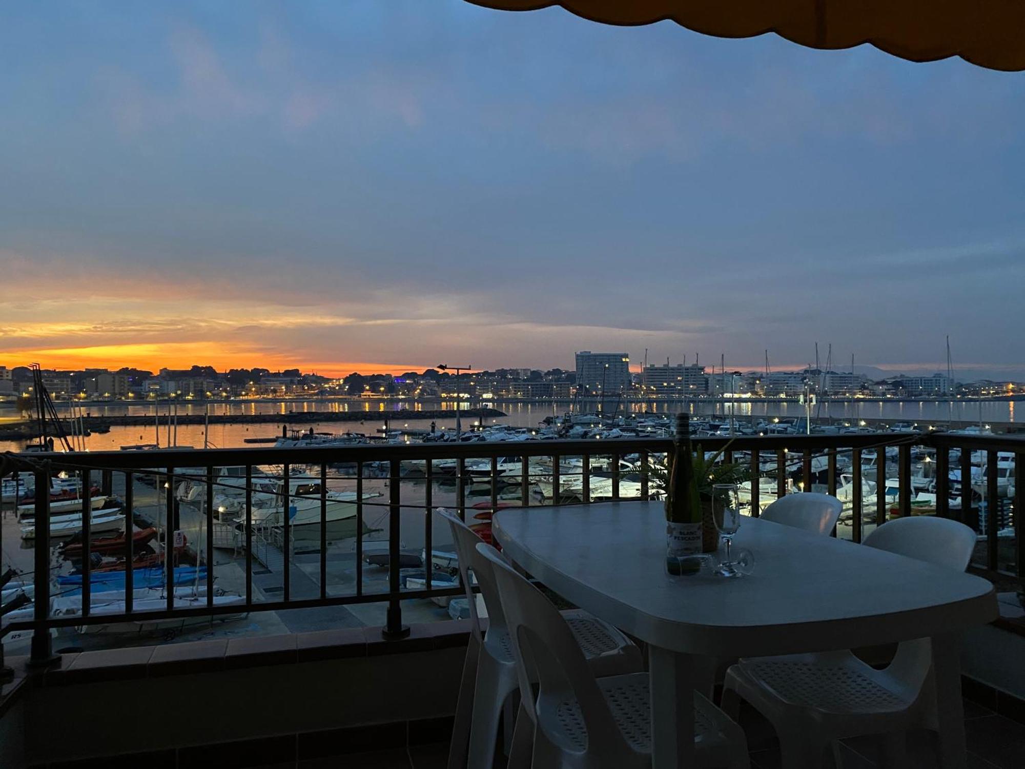 Precioso Apartamento En Primera Linea De Mar L' Escala Extérieur photo